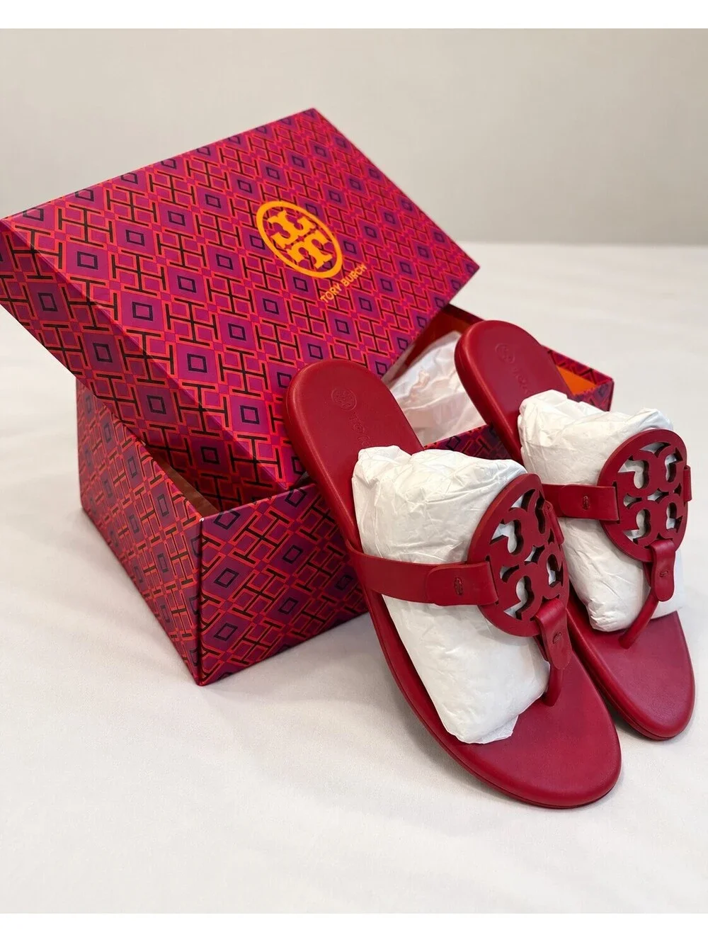 NIB Tory Burch Miller Thong Sandal Red Leather Logo Women’s Size 6